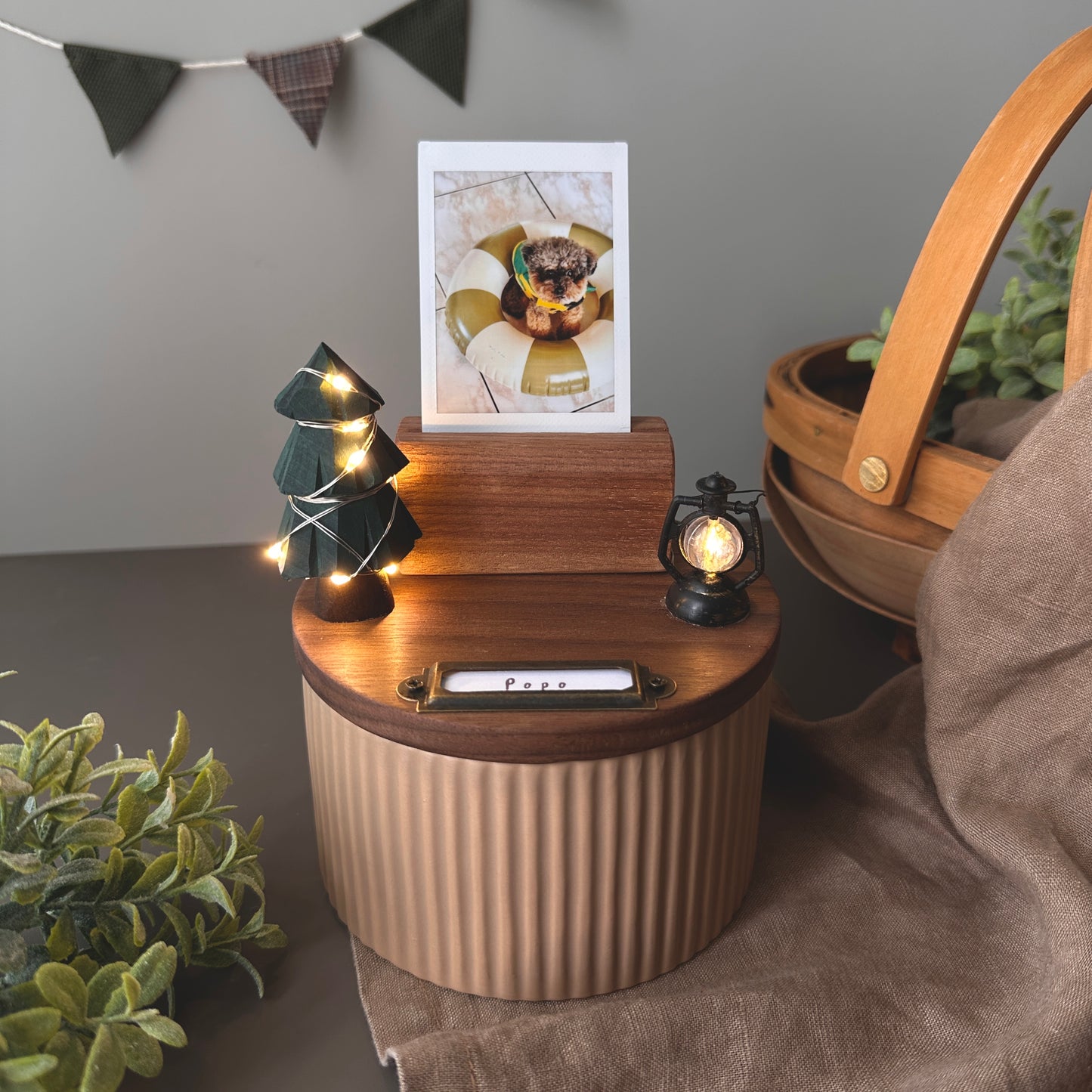 月落屋手作寵物骨灰罐，一起露營款用溫潤質感刻劃與毛孩的大自然羈絆